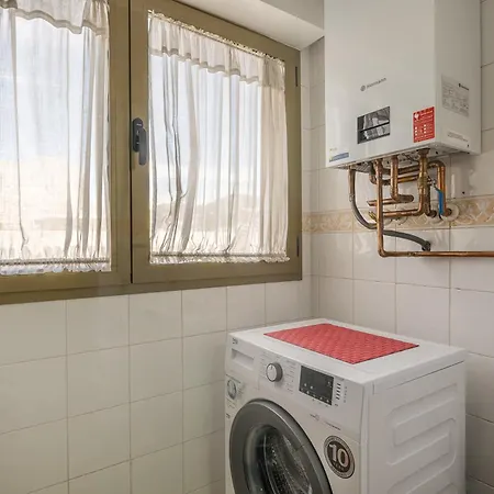 Central, Spacious Parking Apartment Granada