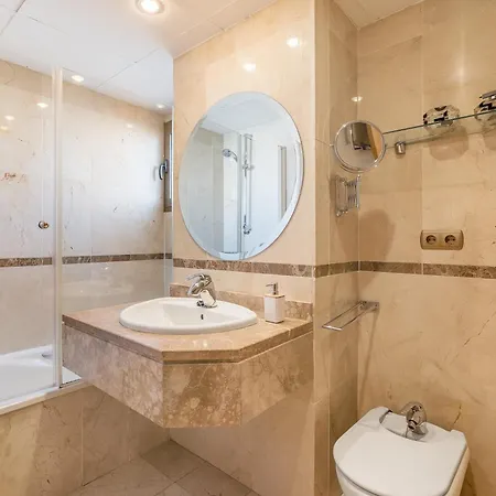 Central, Spacious Parking Apartment